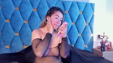 Snapshot of zoe_ll chatting on 08/01/26, 11:31 SWEET ZOE online show from 08/01/26, 11:31