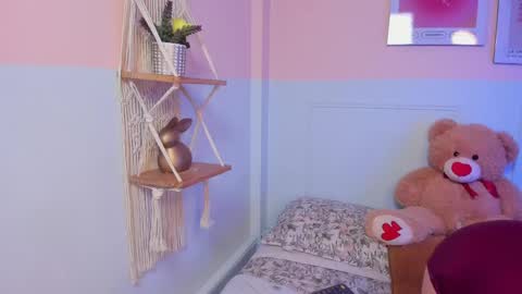 Snapshot of zoe_lynch_ chatting on 06/08/26, 12:27 Zoe Lynch online show from 06/08/26, 12:27