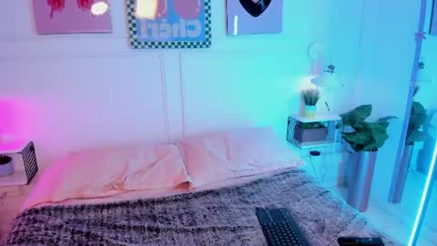 Snapshot of zoe_lynch_ chatting on 06/15/26, 12:18 Zoe Lynch online show from 06/15/26, 12:18