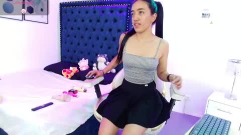 Snapshot of zoe_m00n chatting on 05/20/26, 07:42 zoe online show from 05/20/26, 07:42