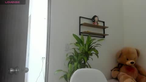 Snapshot of zoe_maddison19 chatting on 12/17/25, 06:58 zoe_maddison19 online show from 12/17/25, 06:58