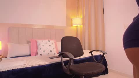 Mia online show from 10/06/25, 01:47