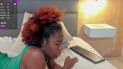 Snapshot of zoe_novakk chatting on 10/21/25, 04:19 Zoe Novakk online show from 10/21/25, 04:19