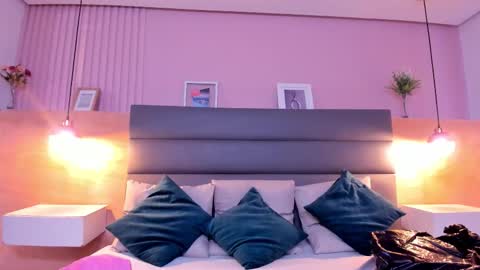 Snapshot of zoe_novakk chatting on 11/05/25, 01:55 Zoe Novakk online show from 11/05/25, 01:55