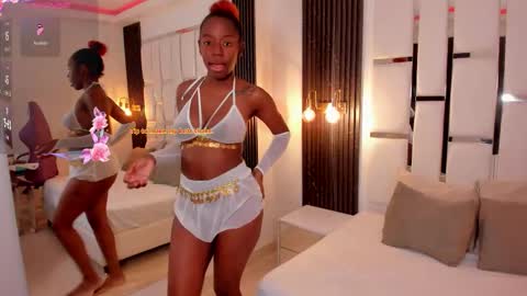 Snapshot of zoe_novakk chatting on 11/07/25, 02:50 Zoe Novakk online show from 11/07/25, 02:50