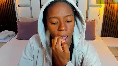 Snapshot of zoe_novakk chatting on 12/15/25, 03:05 Zoe Novakk online show from 12/15/25, 03:05