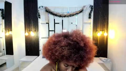 Snapshot of zoe_novakk chatting on 12/16/25, 02:11 Zoe Novakk online show from 12/16/25, 02:11