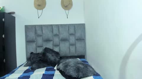 Snapshot of zoe_painn chatting on 10/17/25, 08:33 She Zoe He Painn online show from 10/17/25, 08:33