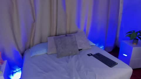 Snapshot of zoe_rousee_ chatting on 07/16/26, 12:11 zoe_rousee_ online show from 07/16/26, 12:11