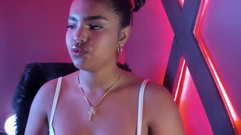 Snapshot of zoe_roux210949 chatting on 09/21/25, 02:51 Zoe online show from 09/21/25, 02:51