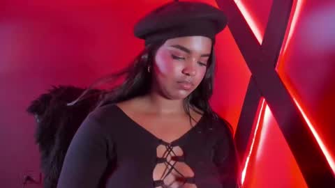 Snapshot of zoe_roux210949 chatting on 10/04/25, 10:52 Zoe online show from 10/04/25, 10:52