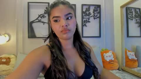 Snapshot of zoe_roux210949 chatting on 10/19/25, 12:22 Zoe online show from 10/19/25, 12:22