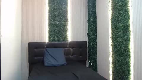 Zoe online show from 11/10/25, 06:07