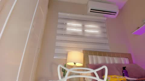 Hi guys i am Zoe  online show from 01/09/25, 02:40