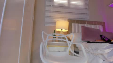 Hi guys i am Zoe  online show from 01/09/25, 05:43