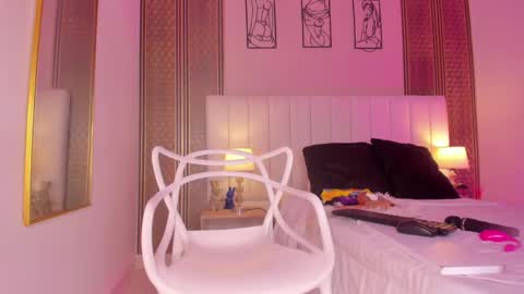 Snapshot of zoe_sky_ chatting on 10/14/25, 11:33 Hi guys i am Zoe online show from 10/14/25, 11:33