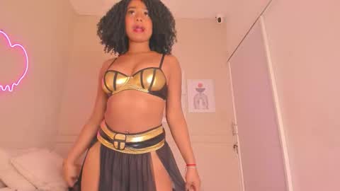 Snapshot of zoe_sky_ chatting on 11/11/25, 12:05 Hi guys i am Zoe online show from 11/11/25, 12:05