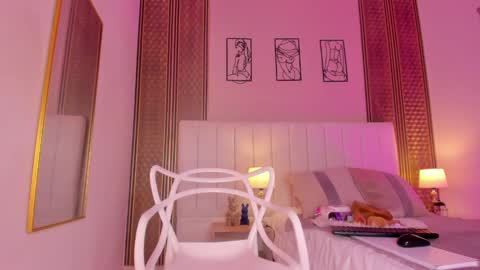 Snapshot of zoe_sky_ chatting on 11/14/25, 11:42 Hi guys i am Zoe online show from 11/14/25, 11:42