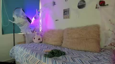 Zoe  online show from 10/14/25, 03:02