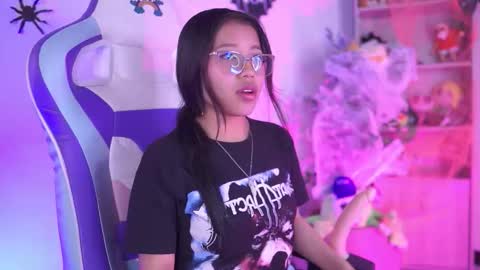 Zoe  online show from 10/21/25, 04:30