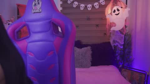 Zoe  online show from 10/23/25, 02:27