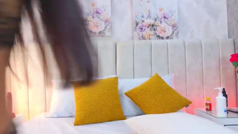 Snapshot of zoe_stargb chatting on 10/21/25, 08:42 Camila Aristizabal online show from 10/21/25, 08:42