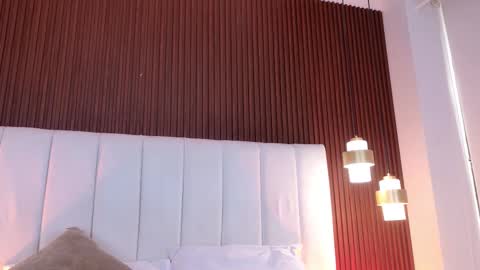 Snapshot of zoe_stargb chatting on 10/23/25, 08:51 Camila Aristizabal online show from 10/23/25, 08:51