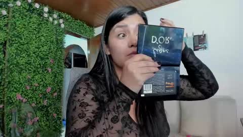 Snapshot of zoe_wattson chatting on 10/19/25, 03:51 Zoe online show from 10/19/25, 03:51