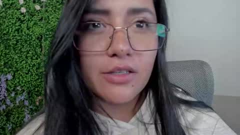 Snapshot of zoe_wattson chatting on 10/20/25, 04:02 Zoe online show from 10/20/25, 04:02