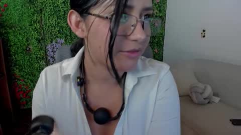 Snapshot of zoe_wattson chatting on 11/06/25, 03:29 Zoe online show from 11/06/25, 03:29