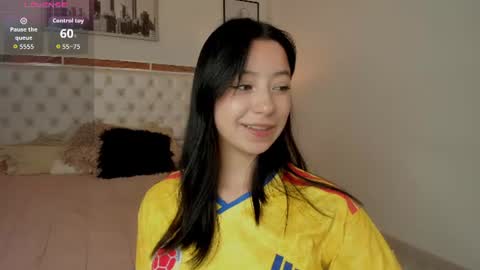 Snapshot of zoe_xra chatting on 06/17/26, 08:32 Zoe online show from 06/17/26, 08:32