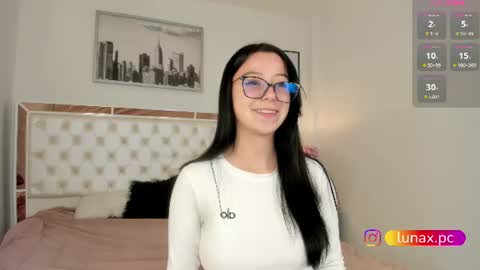 Snapshot of zoe_xra chatting on 07/28/26, 11:04 Zoe online show from 07/28/26, 11:04