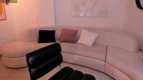 Zoe Armstrong online show from 09/12/25, 02:44