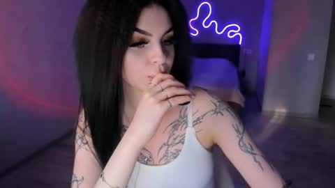 Snapshot of zoedrift chatting on 10/07/25, 12:02 zoedrift online show from 10/07/25, 12:02