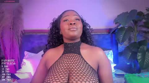 Snapshot of zoee_23 chatting on 04/16/26, 11:00 Zoe online show from 04/16/26, 11:00