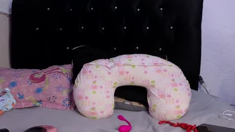 Snapshot of zoee_jhonnyy chatting on 10/11/25, 02:44 zoee jhonnyy online show from 10/11/25, 02:44