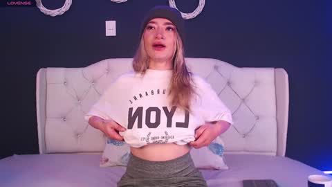 zoe online show from 12/19/24, 12:01