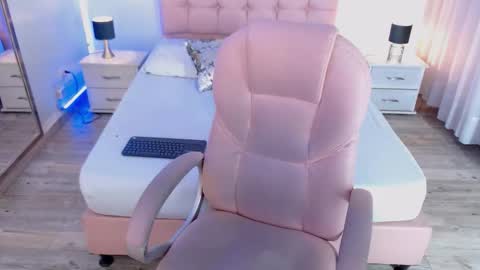 Snapshot of zoee_joness chatting on 11/13/25, 04:11 zoe online show from 11/13/25, 04:11