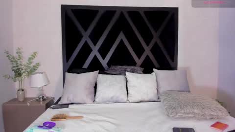 Zoe 3 online show from 05/26/26, 05:42