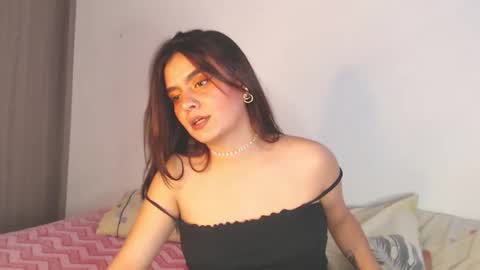 Snapshot of zoee_t chatting on 10/11/25, 09:24 Zoee online show from 10/11/25, 09:24