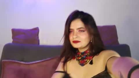 Snapshot of zoee_t chatting on 10/31/25, 04:57 Zoee online show from 10/31/25, 04:57