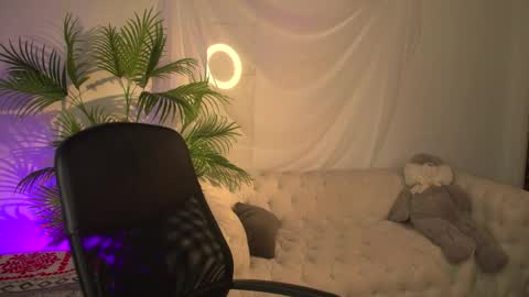 Snapshot of zoeford_ chatting on 04/29/26, 06:06 ZOE online show from 04/29/26, 06:06