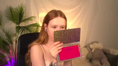 Snapshot of zoeford_ chatting on 05/05/26, 05:15 ZOE online show from 05/05/26, 05:15