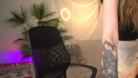 Snapshot of zoeford_ chatting on 05/07/26, 05:35 ZOE online show from 05/07/26, 05:35