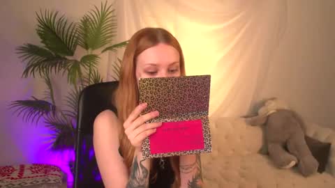 Snapshot of zoeford_ chatting on 05/10/26, 05:12 ZOE online show from 05/10/26, 05:12