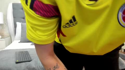 Zoe Krug online show from 10/02/25, 11:39