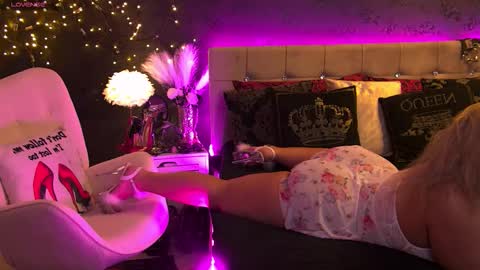 ZoeMesmerize online show from 10/28/25, 06:06