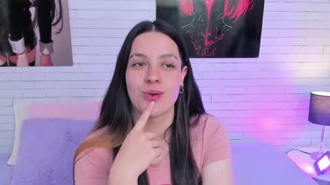 Snapshot of zoemurphy_ chatting on 11/08/25, 04:56 ZOE online show from 11/08/25, 04:56