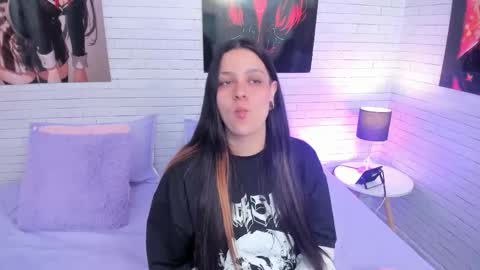 Snapshot of zoemurphy_ chatting on 11/28/25, 05:43 ZOE online show from 11/28/25, 05:43