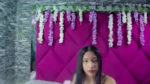Snapshot of zoesmiitt chatting on 05/28/26, 01:52 zoesmiitt online show from 05/28/26, 01:52